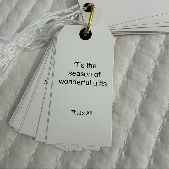 White Christmas Gift Tags Book New - Picture 3 of 4